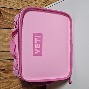 Yeti day trip lunch box